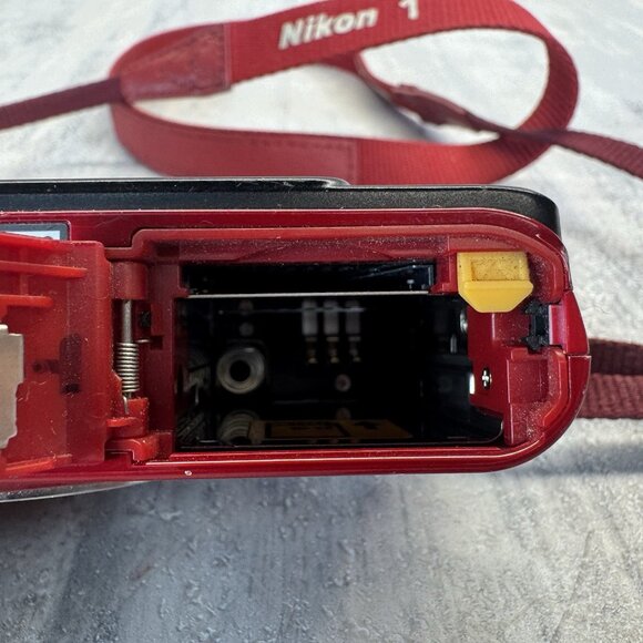 Nikon 1 S1 Mirrorless Point & Shoot Digital Camera Red Body Only For Parts - Picture 10 of 11